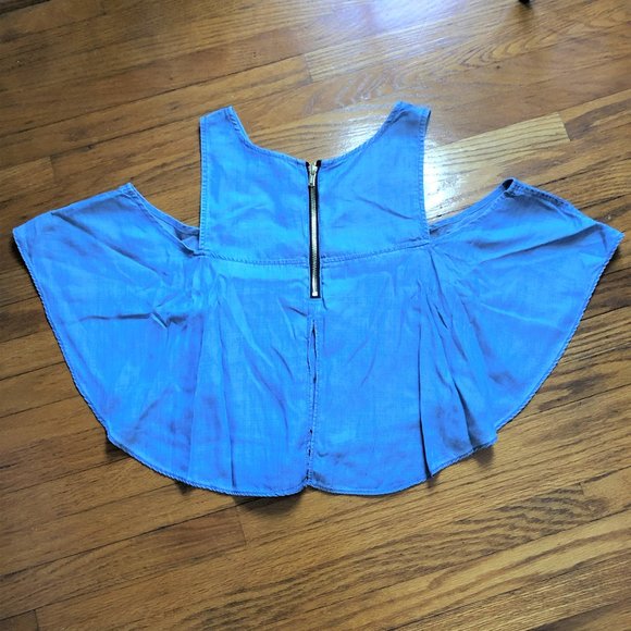 GUESS Blue Cold Shoulder Cropped Top - Picture 9 of 9